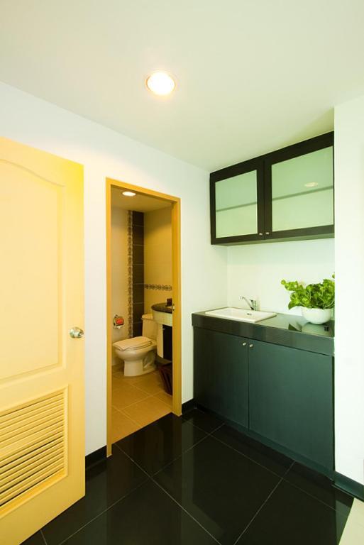 Laurel Suite Bangkok Exterior photo